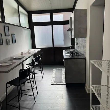 Delucahome Apartment